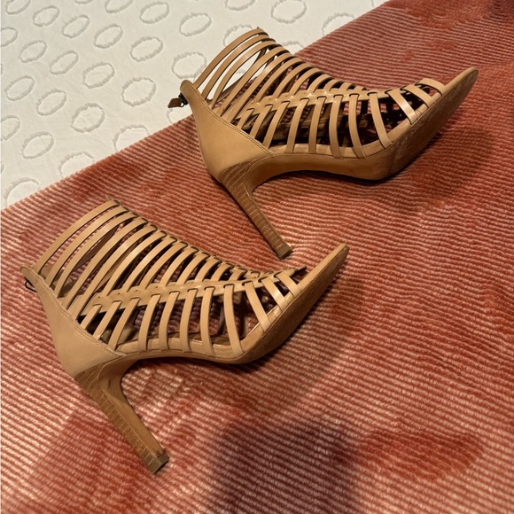 Gently Worn - Elie Tahari Tan Gladiator Strap Leather Heeled Sandals - Size 37 - Picture 6 of 12